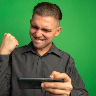 apostador peruano celebra con los bonos de bienvenida de Olimpo.bet