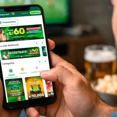 Hombre conoce a Olimpo.bet, una plataforma de apuesta legal