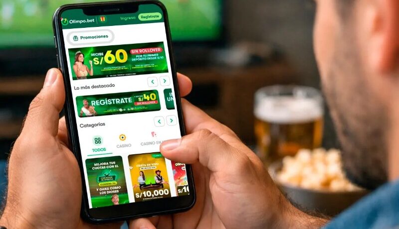 Hombre conoce a Olimpo.bet, una plataforma de apuesta legal