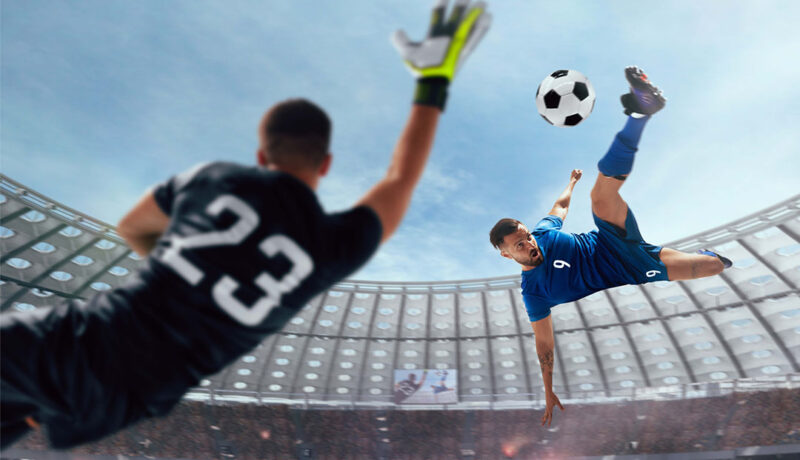 Jugador de futbol a punto de anotar un hat trick